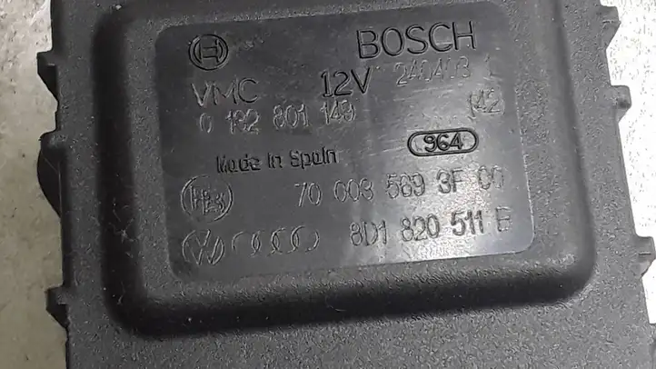 Volkswagen PASSAT B5.5 (2001 - 2005) 700035693F00 Двигатель задвижки потока воздуха — фото 3