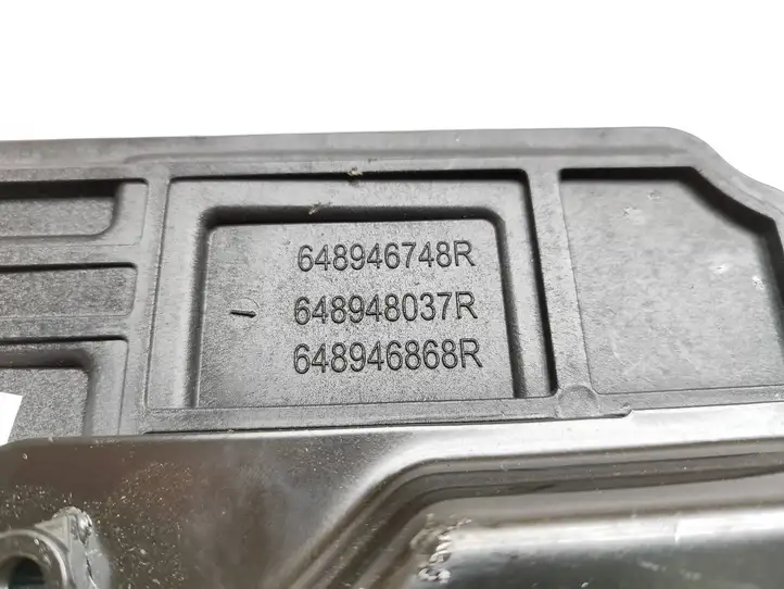 Dacia Sandero III (2016 - ) 648946748R Площадка аккумулятора — фото 3