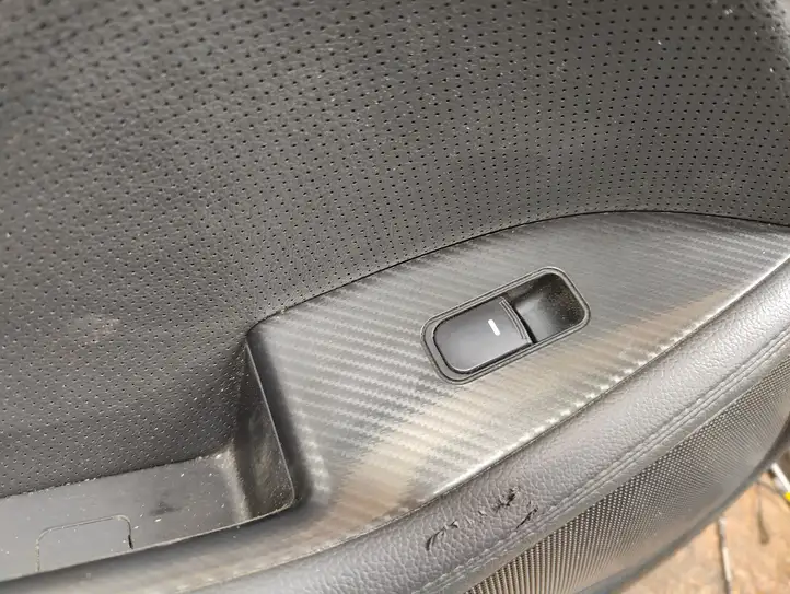 Kia Optima (2010 - 2013) Обшивка задней двери — фото 3