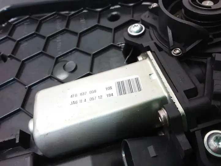 Audi A8 S8 D4 4H (2010 - 2014) 4F0837059 Ограничитель задней двери — фото 3