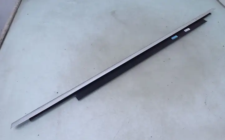 Audi Q5 (2012 - 2017)  8R0853764F Облицовка стекла задней двери