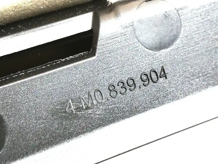 Audi Q7 4M (2015 - ) 4M0839904 Накладка стекла задней двери — фото 3