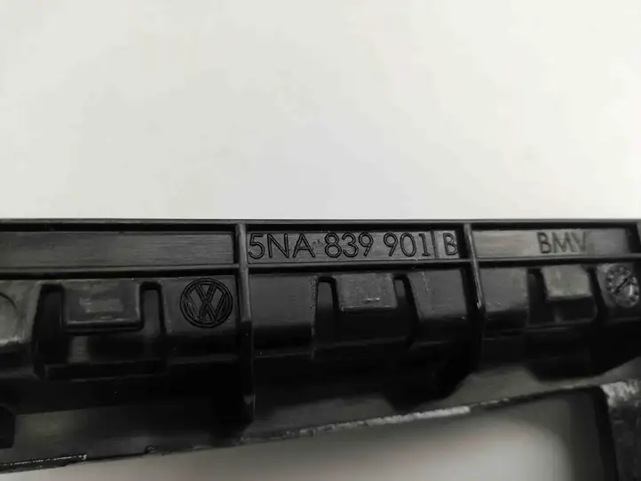 Volkswagen Tiguan (2007 - 2011)  5NA839901B Облицовка стекла задней двери