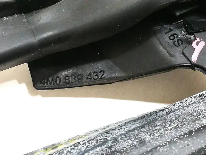 Audi Q7 4M (2015 - ) 4M0839432 Накладка стекла задней двери — фото 2