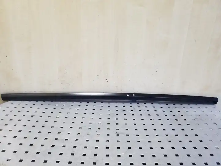 Tesla Model 3 (2017 - 2023) 108074801J Накладка стекла задней двери — фото 1
