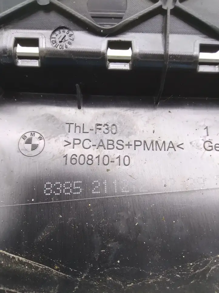 BMW 3 F30 F35 F31 (2012 - 2018) 16081010 Накладка стекла задней двери — фото 3
