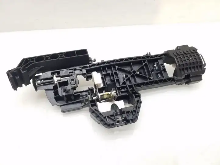 Mercedes-Benz CLA C117,X117,W117 (2013 - 2019) A2047602134 Крепление наружной ручки задней двери — фото 4