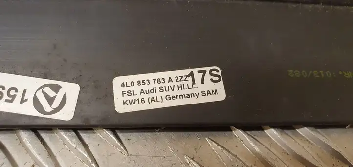 Audi Q7 4L (2005 - 2009) 4L0853763A Накладка стекла задней двери — фото 5
