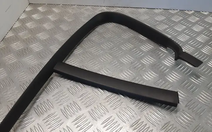 BMW 1 F20 F21 (2011 - 2019) 51337241204 Накладка стекла задней двери — фото 3