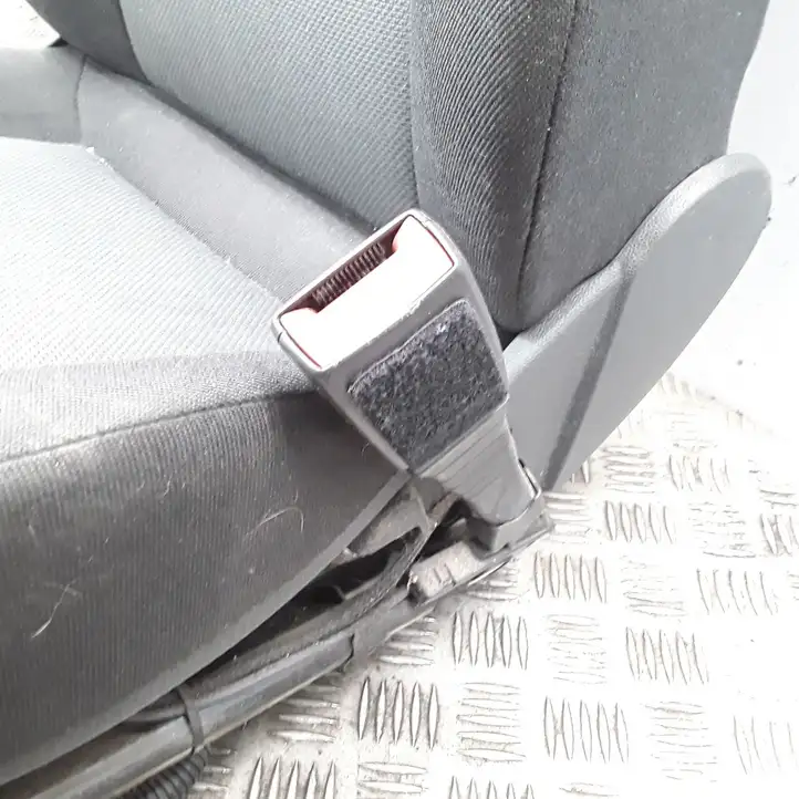 Opel Zafira (2003 - 2006)   Переднее сиденье пассажира