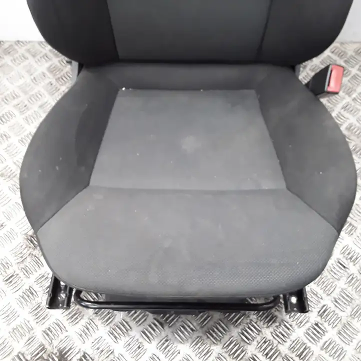 Opel Zafira (2003 - 2006)   Переднее сиденье пассажира