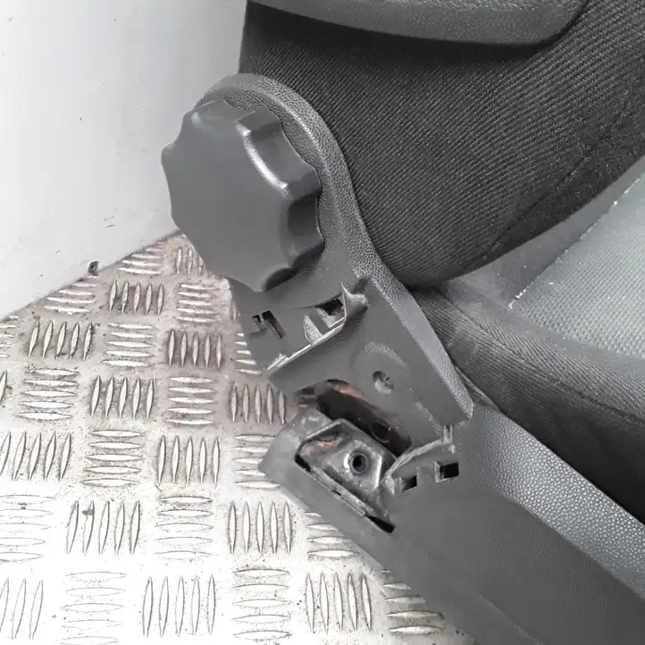 Opel Zafira (2003 - 2006)   Переднее сиденье пассажира