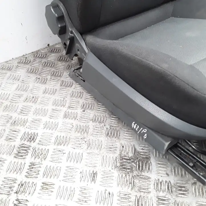 Opel Zafira (2003 - 2006)   Переднее сиденье пассажира