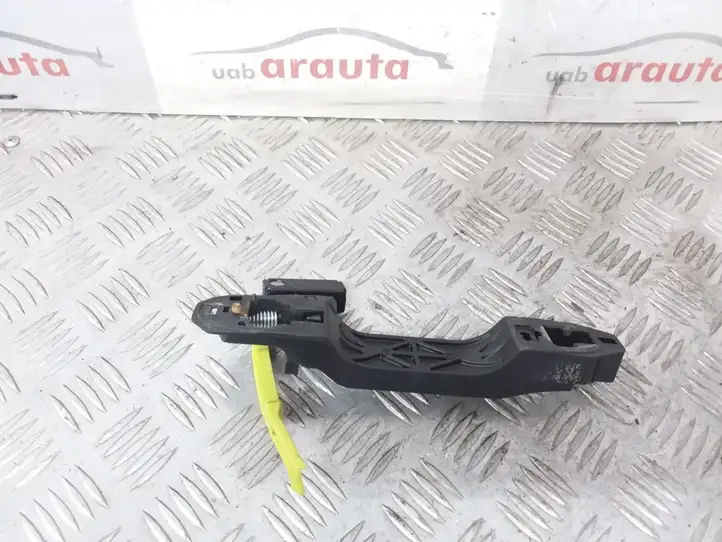 Toyota Corolla Verso AR10 (2004 - 2009) Крепление наружной ручки задней двери — фото 1