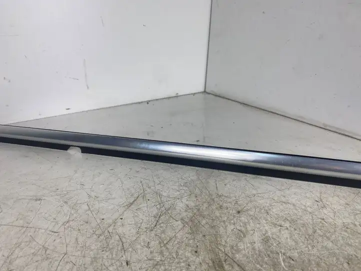 Volkswagen Tiguan (2011 - 2016) 5N0839475F Накладка стекла задней двери — фото 2
