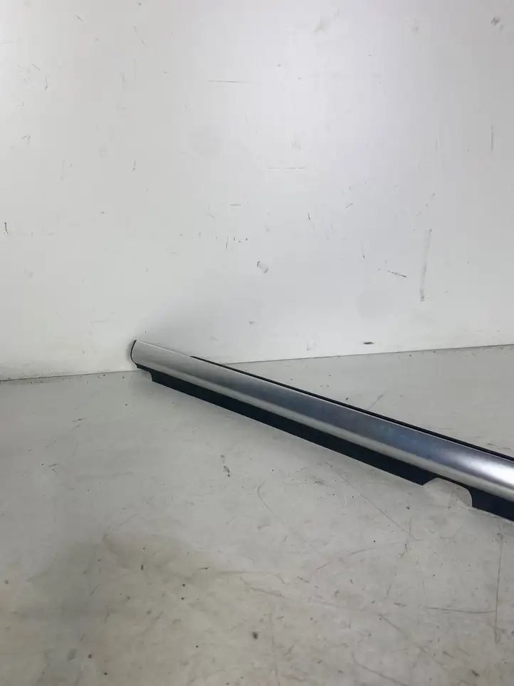 Volkswagen Tiguan (2011 - 2016) 5N0839475F Накладка стекла задней двери — фото 3