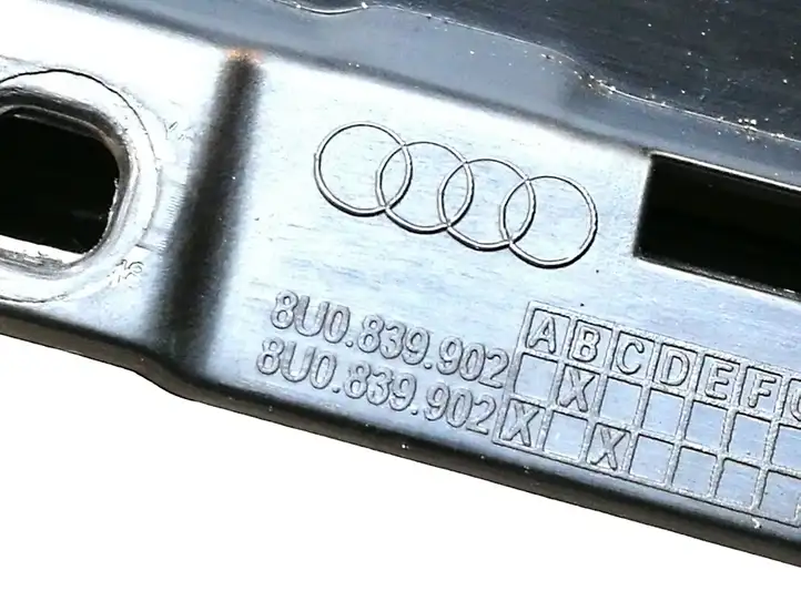 (2014 - 2018) 8U0839902 Накладка стекла задней двери — фото 3