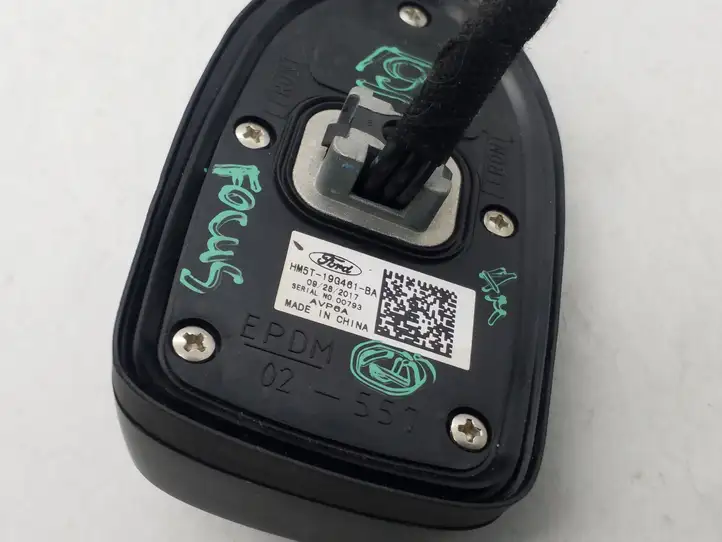 Ford Focus (2015 - 2019) HM5T19G461BA GPS антенна — фото 2