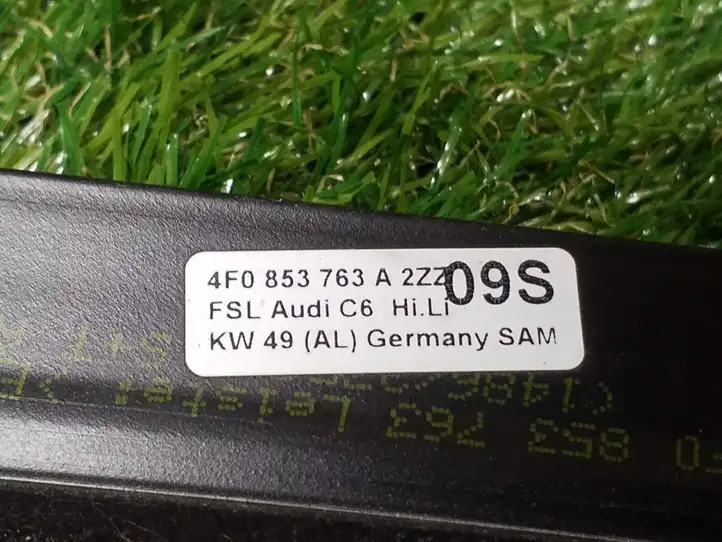 Audi Q7 4L (2005 - 2009) 4F0853763A Накладка стекла задней двери — фото 3