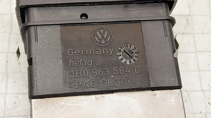Volkswagen PASSAT B5.5 (2001 - 2005) 3B0963564C Включатель обогрева — фото 4