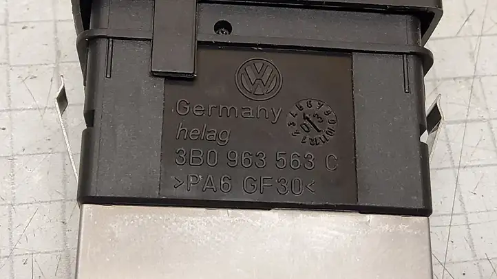 Volkswagen PASSAT B5.5 (2001 - 2005) 3B0963563C Включатель обогрева — фото 3