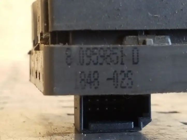 Audi A4 S4 B8 8K (2007 - 2011) 8K0959851D Кнопка стеклоподъемников — фото 2