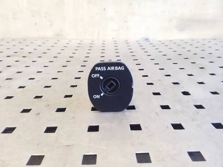 Land Rover Freelander (2006 - 2010)  YWL500050PVJ Включатель надувной подушки для пассажира