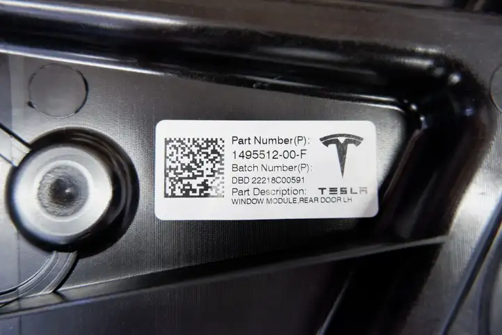 Tesla Model Y (2019 - 2024) 149551200F Стеклоподъемник задней двери без мотора — фото 4