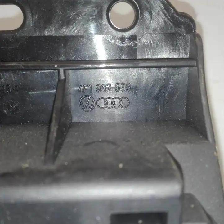 Audi A6 S6 C6 4F (2004 - 2008) 4F1937503 Блок монтирования реле — фото 3