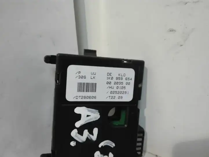 Audi A3/S3 8P (2004 - 2008) 1K0959654 Датчик угла поворота руля — фото 7