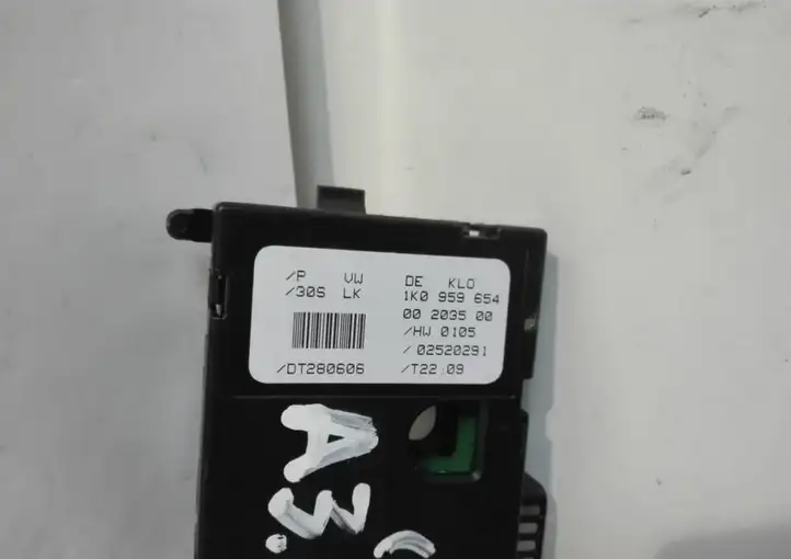 Audi A3/S3 8P (2004 - 2008) 1K0959654 Датчик угла поворота руля — фото 8