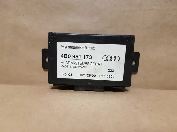 Audi A6 S6 C5 4B (2001 - 2004) 4B0951173 Блок управления сигнализацией — фото 1