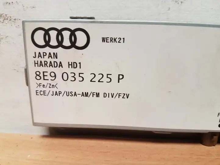 Audi A4 S4 B7 8E 8H (2004 - 2009) 8E9035225P Усилитель антенны — фото 2