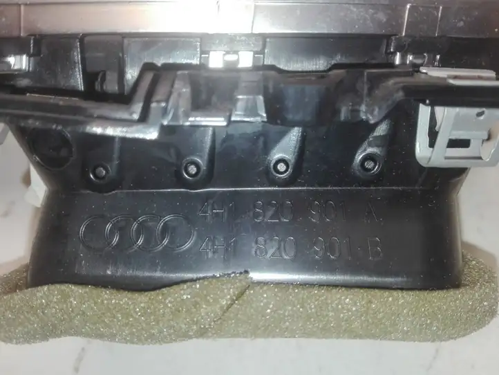 Audi A8 S8 D4 4H (2010 - 2014) 4H1820901A Боковой воздушный дефлектор — фото 3