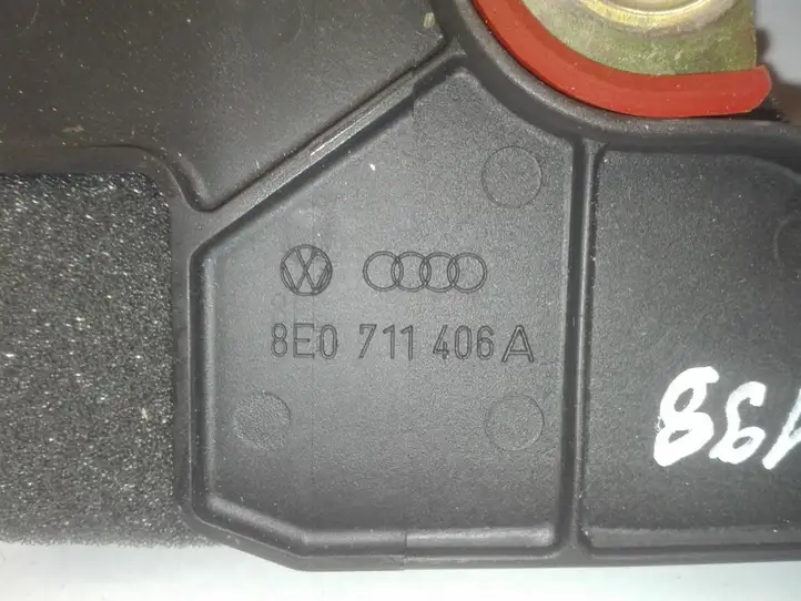 Audi A4 S4 B7 8E 8H (2004 - 2009) 8E0711406A Другая деталь консоли (туннеля) — фото 4