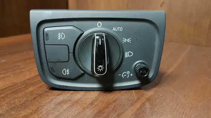 Audi A8 S8 D4 4H (2010 - 2014) 4H0941531 Включатель фонарей — фото 1