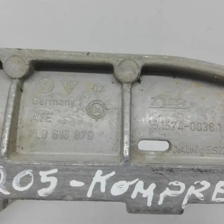 Volkswagen Touareg I (2002 - 2010) 7L0616879 Кронштейн пневмокомпрессора — фото 4