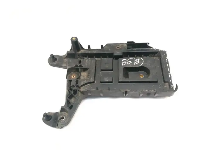 Volkswagen PASSAT B6 (2005 - 2010) 1K0915333C Площадка аккумулятора — фото 3