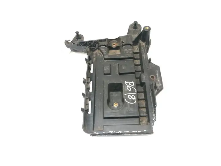 Volkswagen PASSAT B6 (2005 - 2010) 1K0915333C Площадка аккумулятора — фото 4