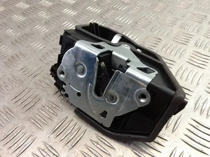 BMW X3 F25 (2010 - 2017) 7318416 Замок передней двери — фото 3