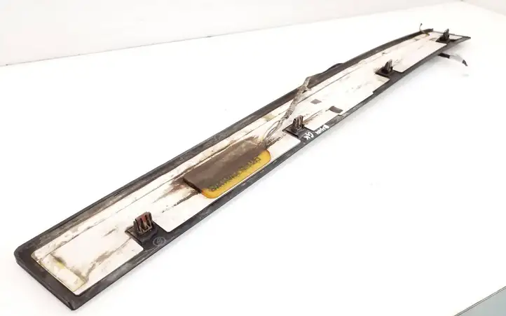 Tesla Model X (2015 - 2021) 106927100B Молдинги задней двери — фото 3