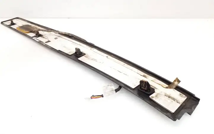 Tesla Model X (2015 - 2021) 106927100B Молдинги задней двери — фото 4