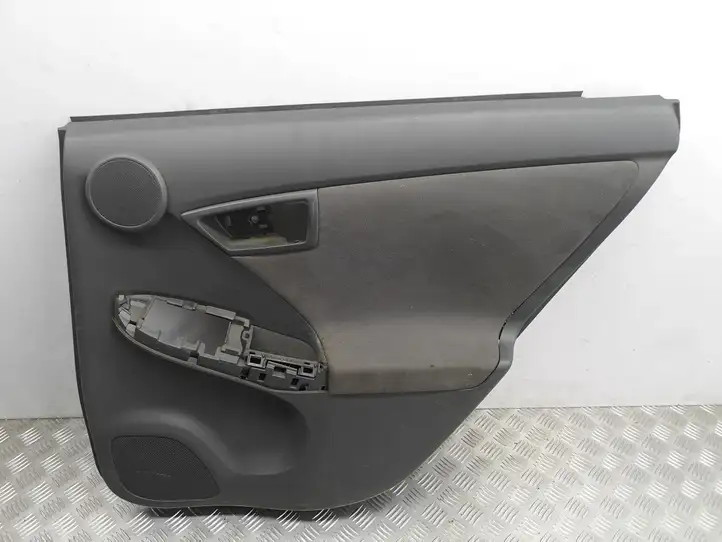 Toyota Prius (XW30) (2009 - 2015) 74815X1B02 Обшивка задней двери — фото 1