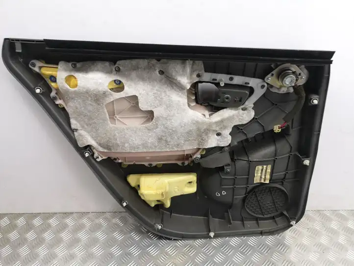 Toyota Prius (XW30) (2009 - 2015) 74815X1B02 Обшивка задней двери — фото 7