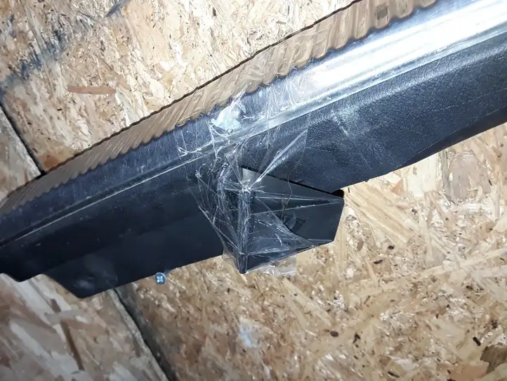 Audi A4 (2000 - 2006)   Отделка порога багажника