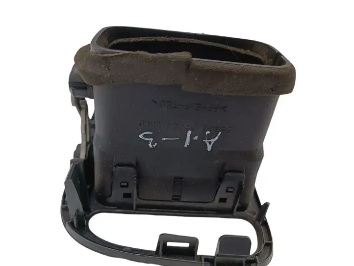 Toyota Avensis T220 (2000 - 2003)  5568605030 Боковая воздушный дефлектор