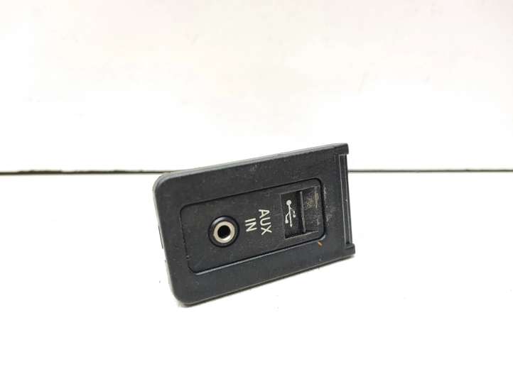 9138402 BMW 5 E60 E61 USB jungtis