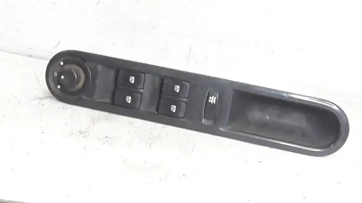 Renault Espace - Grand espace IV (2004 - 2014) 8200250650 Блок кнопок стеклоподъемников — фото 1