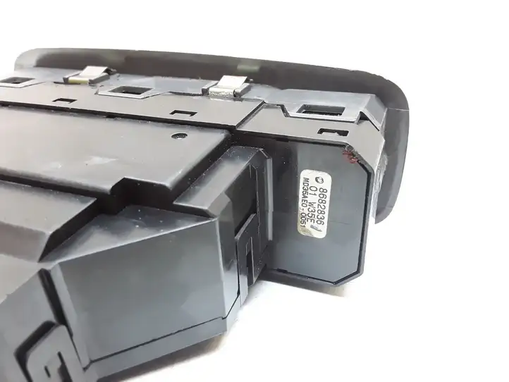 Volvo V70 (2000 - 2004) 8682836 Кнопка стеклоподъемников — фото 3