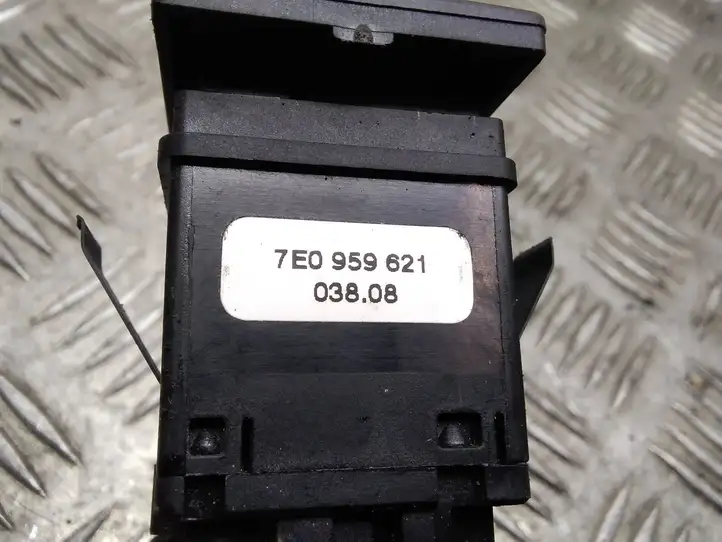 Volkswagen Transporter - Caravelle T5 (2003 - 2009) 7E0959621 Кнопка обогрева стекла — фото 2